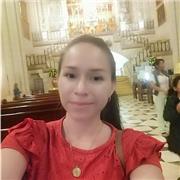 Psicóloga enfocada en estimulación cognitiva en niños